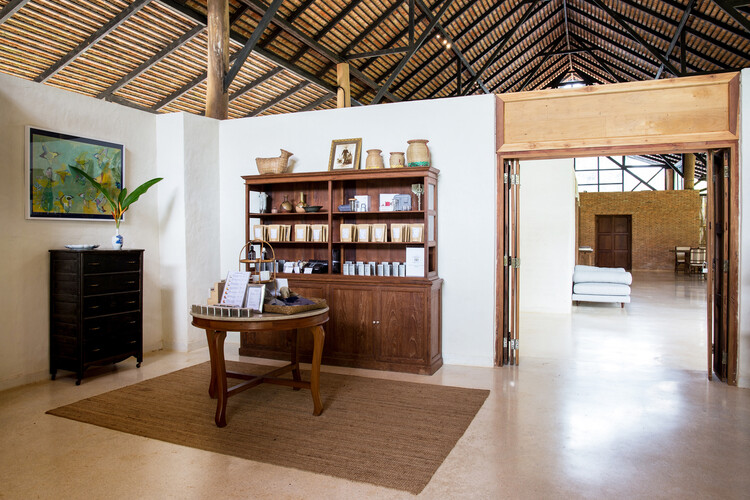  Araksa Tea House / Simple Architecture - Interior Photography, Table, Shelving, Beam