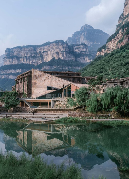 Taihang Xinyu Art Museum / Wang Chong Studio - Exterior Photography, Waterfront