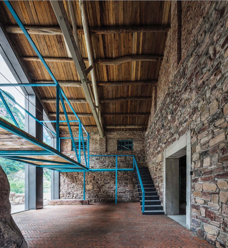 Taihang Xinyu Art Museum / Wang Chong Studio - Interior Photography, Brick, Beam, Windows, Arch