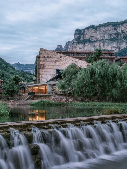 Taihang Xinyu Art Museum / Wang Chong Studio - Exterior Photography, Waterfront