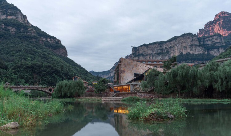 Taihang Xinyu Art Museum / Wang Chong Studio - Exterior Photography, Waterfront